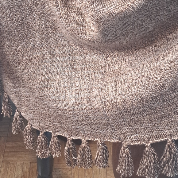 A Beautiful one of a kind poncho (I never used it ) - Picture 14 of 16